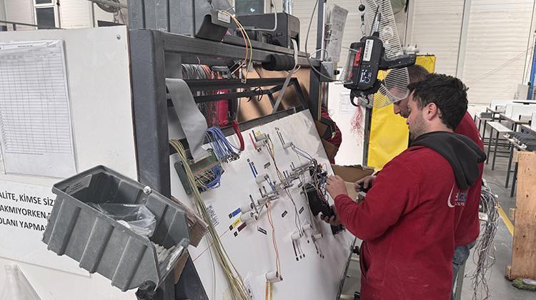 3 kişilik atölyeden 400 çalışanlı fabrikaya Gurbette kazandı, memleketine yatırım yaptı: Eve geri döndü, 6 kıtada 56 ülkeye ihracat yapıyor