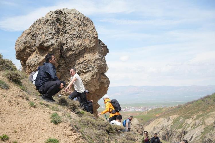 Ovaya bakan adam ziyaretçi akınına uğradı