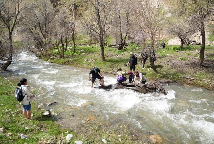 Ovaya bakan adam ziyaretçi akınına uğradı