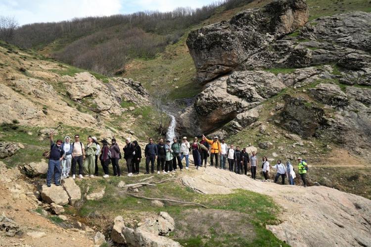 Ovaya bakan adam ziyaretçi akınına uğradı