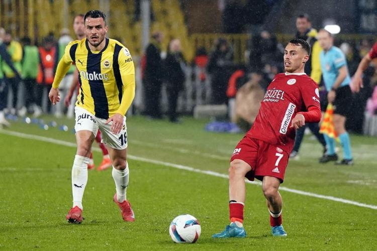 Fenerbahçede ilk ayrılık Bir dönem sona eriyor, yıldız isim ayrılık kararını verdi