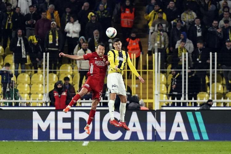 Fenerbahçede ilk ayrılık Bir dönem sona eriyor, yıldız isim ayrılık kararını verdi