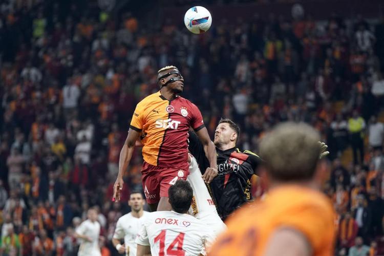 Victor Osimhen transferini açıkladılar 75 milyon euroya dünya deviyle anlaştı