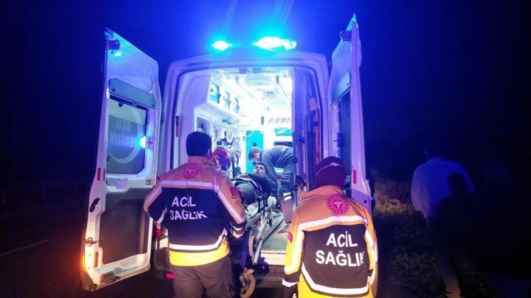 Böyle tiryakilik görülmedi: Şarampole uçan araçtan yaralı kurtarıldı, sedyede sigara yaktı