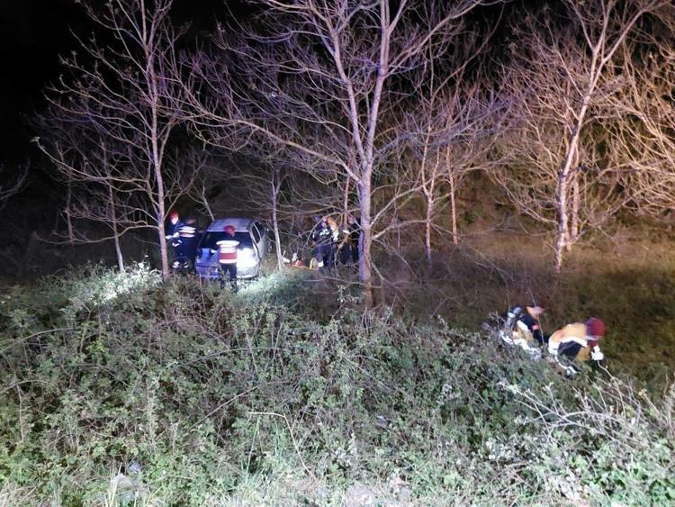 Böyle tiryakilik görülmedi: Şarampole uçan araçtan yaralı kurtarıldı, sedyede sigara yaktı