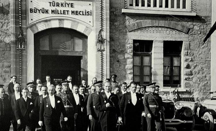 Bugün 23 Nisan, TBMM 105 yaşında İşte 23 Nisan’ı çocuk bayramı yapan o diyalog