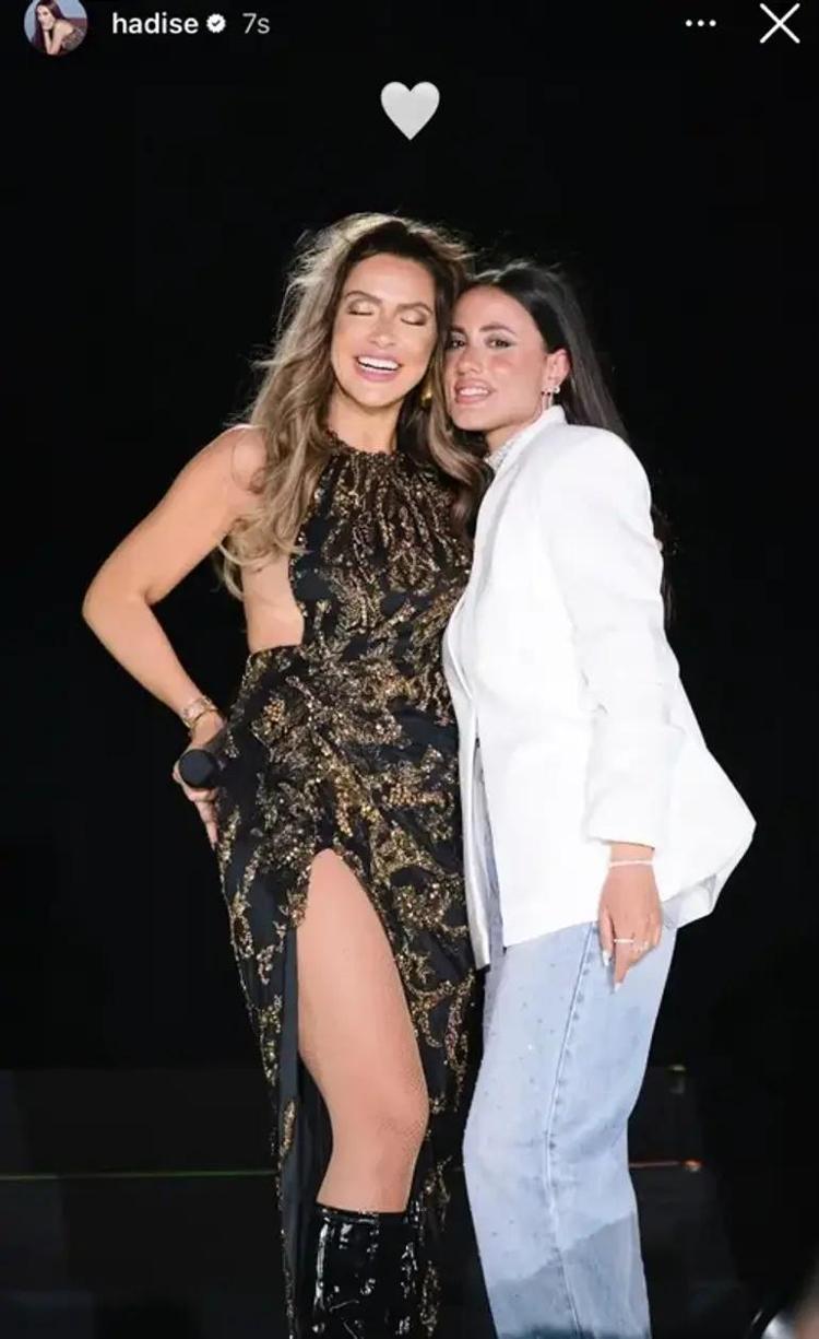 Hadise pankartı görünce dayanamadı Sahneye çağırdı