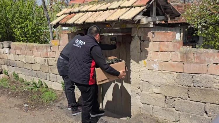 17 yaşındaki yardımsever çırak: Kazancıyla çocukları sevindiriyor