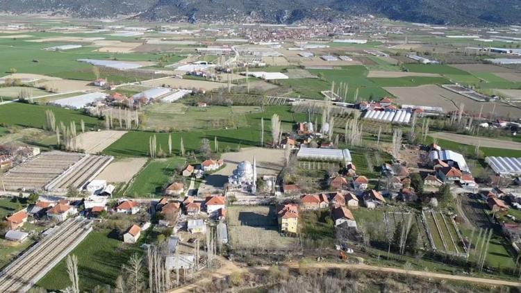 Her Nisanda geliyor Yıllardır aynı cami kubbesine yuva yapan leylek Antalyanın maskotu oldu