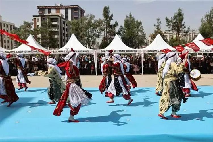 ŞANLIURFADA 23 NİSAN KUTLAMALARI