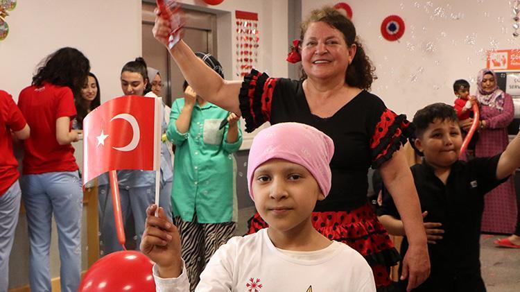 Adanada unutulmaz 23 Nisan kutlaması: Kanser hastası çocuklar bayramı doyasıya yaşadı