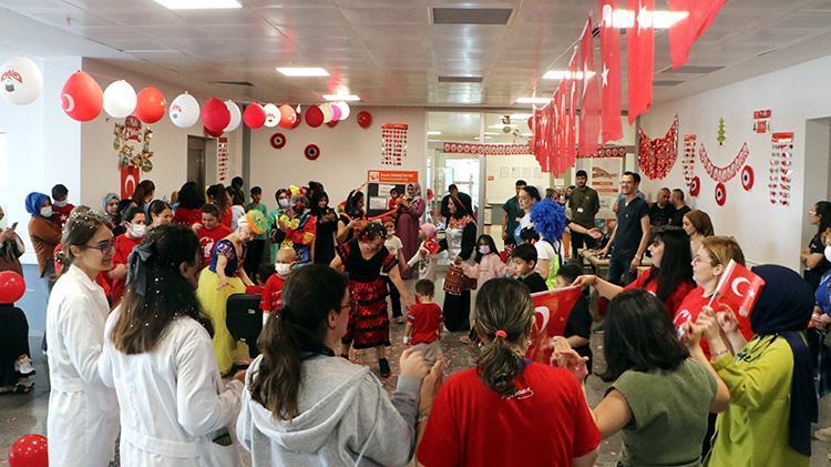 Adanada unutulmaz 23 Nisan kutlaması: Kanser hastası çocuklar bayramı doyasıya yaşadı