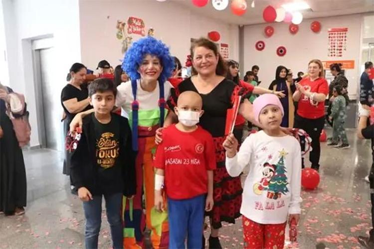 KANSER HASTASI ÇOCUKLAR İÇİN 23 NİSAN KUTLAMASI