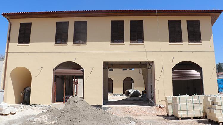 Depremin vurduğu şehirde yeni ticaret merkezi olacak Yüzlerce kişi dükkanlarının bitmesini bekliyor