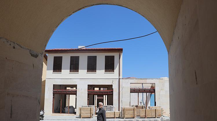Depremin vurduğu şehirde yeni ticaret merkezi olacak Yüzlerce kişi dükkanlarının bitmesini bekliyor