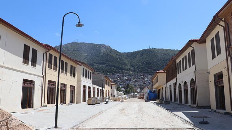 Depremin vurduğu şehirde yeni ticaret merkezi olacak Yüzlerce kişi dükkanlarının bitmesini bekliyor
