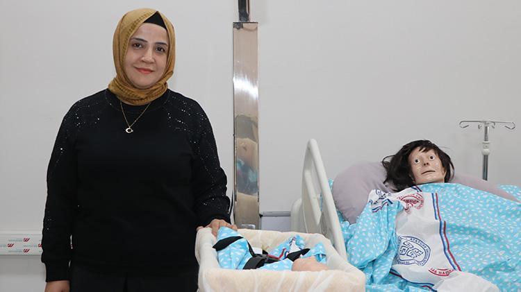 Sezaryen sonrası emzirme artık daha kolay 17 yıllık hemşirenin geliştirdiği emzirme beşiği annelere destek oluyor