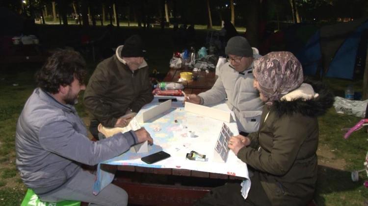 İstanbulda kritik 3 gün boyunca hava durumu nasıl olacak Geceyi dışarıda geçirenler üşüdü, uzman isim gün gün hava durumunu açıkladı