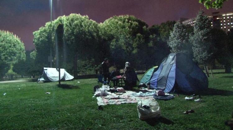 İstanbulda kritik 3 gün boyunca hava durumu nasıl olacak Geceyi dışarıda geçirenler üşüdü, uzman isim gün gün hava durumunu açıkladı