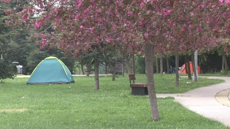 İstanbulda kritik 3 gün boyunca hava durumu nasıl olacak Geceyi dışarıda geçirenler üşüdü, uzman isim gün gün hava durumunu açıkladı