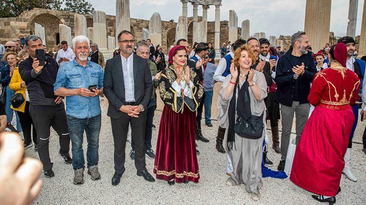 İlk kez Antalyada düzenlendi Apollonun gölgesinde kültür, lezzet ve dostluk bir arada