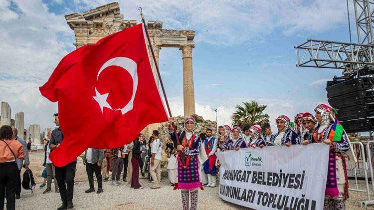 GİRİT EVİNDEN DOSTLUK MESAJLARI