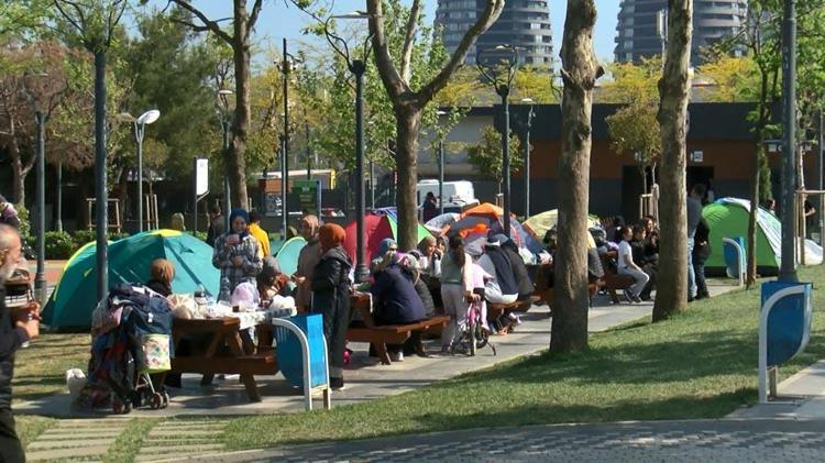 Silivri depreminin etkisini İstanbullular atlatamadı 3 gündür çadırda kalıyorlar...