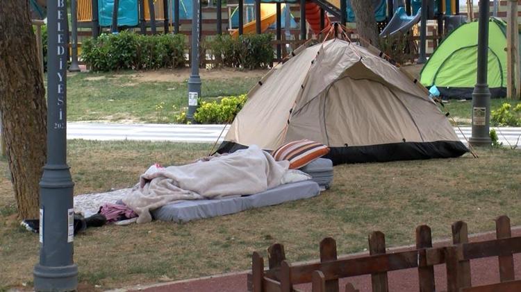 Silivri depreminin etkisini İstanbullular atlatamadı 3 gündür çadırda kalıyorlar...