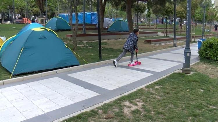 Silivri depreminin etkisini İstanbullular atlatamadı 3 gündür çadırda kalıyorlar...