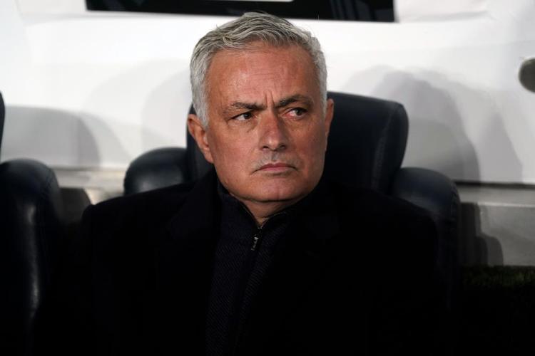 Dzeko, Cenk Tosun, Youssef En-Nesyri yerine tek golcü geliyor Mourinho ille de onu istiyor