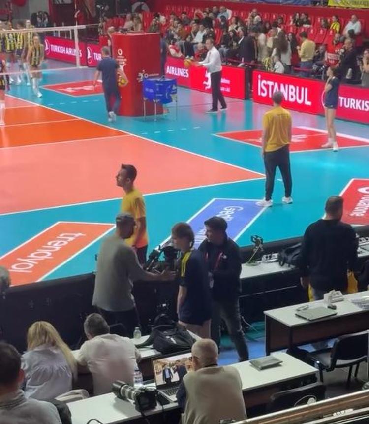 Uzak Şehir aşkı sınır tanımıyor Uzak Şehir sevgisi maç heyecanının önüne geçti