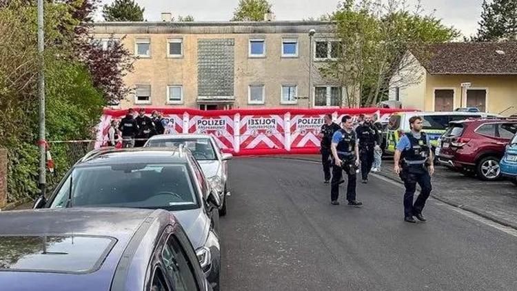 MOTOSİKLETLE GELDİLER ÇOCUKLARININ GÖZÜ ÖNÜNDE...
