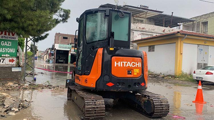 Meteorolojiden kritik uyarı Yurdun tamamında sağanak alarmı verildi Adanada sağanak sele neden oldu: Cadde ve sokakla göle döndü