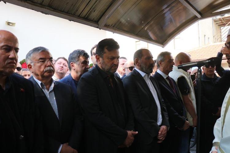 Bülent Uygunun kızı Almina Tude Uygun gözyaşları içerisinde son yolculuğuna uğurladı