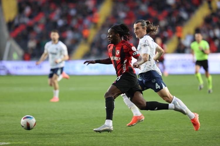 Gaziantep Fenerbahçe maçı: 1-3 Kanaryadan müthiş geri dönüş