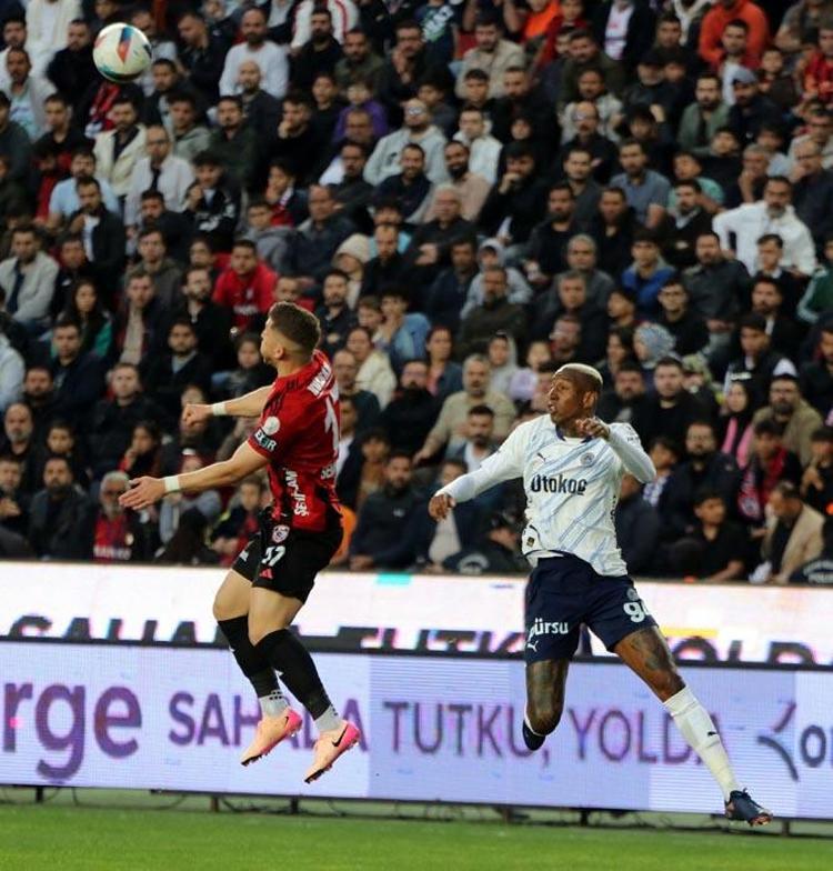 Gaziantep Fenerbahçe maçı: 1-3 Kanaryadan müthiş geri dönüş