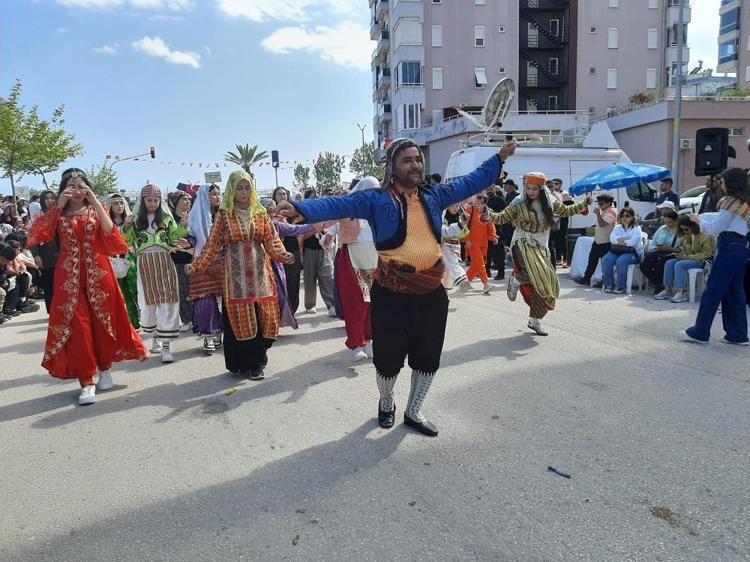 Antalyada festival hızlı başladı 41 mahalle birbiriyle yarıştı