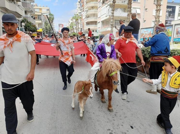 Antalyada festival hızlı başladı 41 mahalle birbiriyle yarıştı
