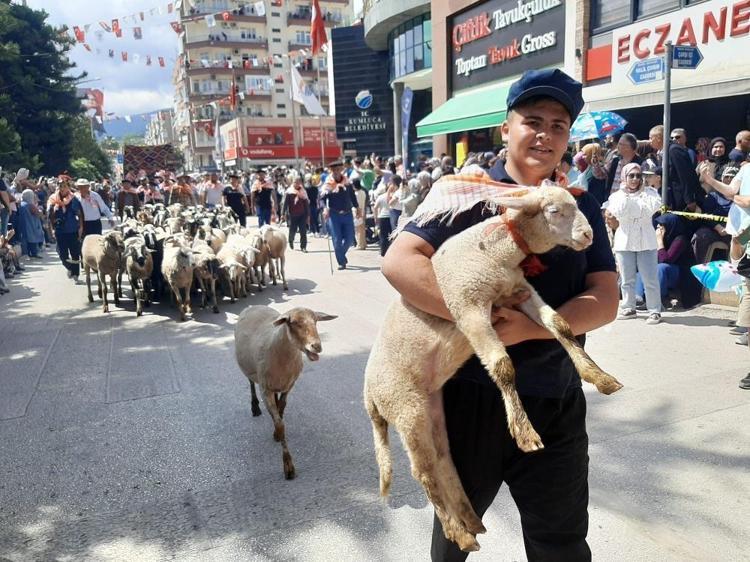 Antalyada festival hızlı başladı 41 mahalle birbiriyle yarıştı