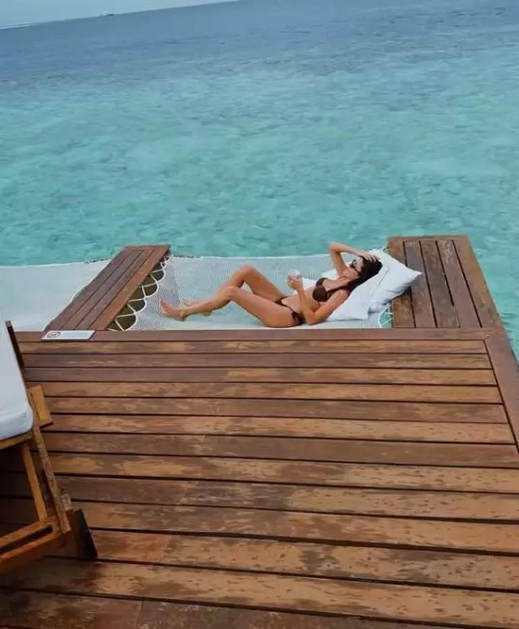 Hande Erçelden yaz modası Sezonu bu fotoğrafla açtı