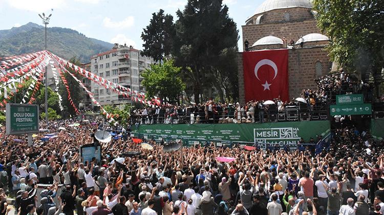 Herkes avucunu o ise şemsiyesini açtı Vatandaş şifalı ürün için kapıştı