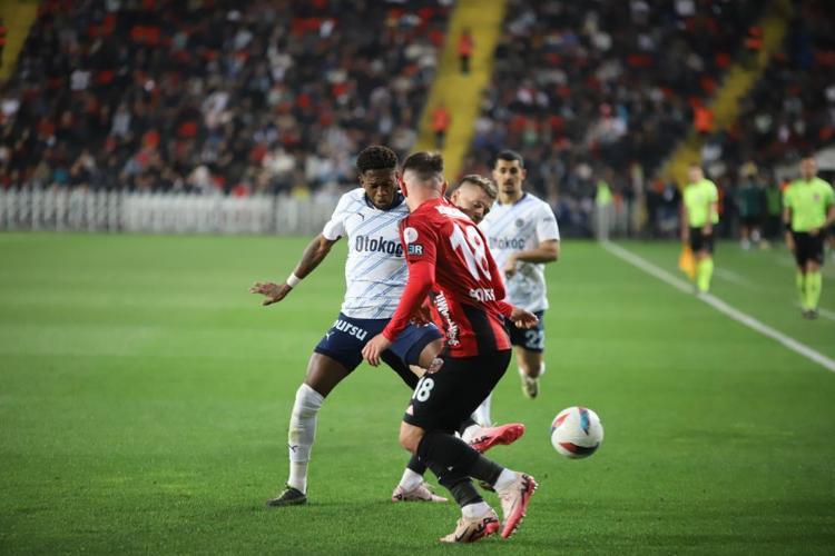 Fenerbahçenin yıldızına bir talip de ülkesinden çıktı Dönmek istiyorum