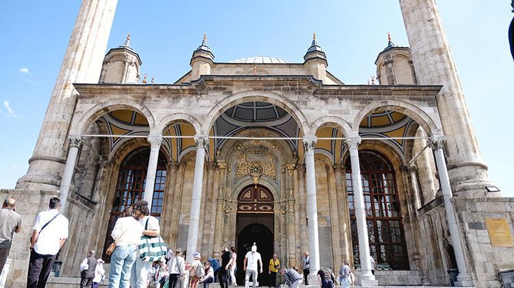 Restorasyonunda kilolarca altın kullanıldı Pencereleri kapısından büyük: Konyada Mevlanadan sonra en çok ziyaret edilen yer