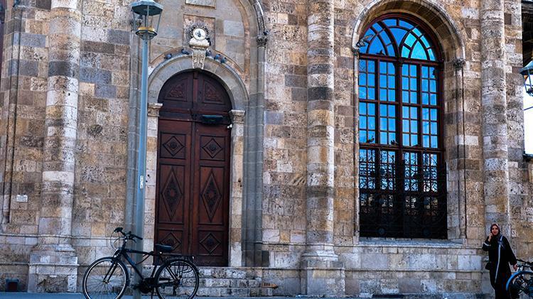 Restorasyonunda kilolarca altın kullanıldı Pencereleri kapısından büyük: Konyada Mevlanadan sonra en çok ziyaret edilen yer