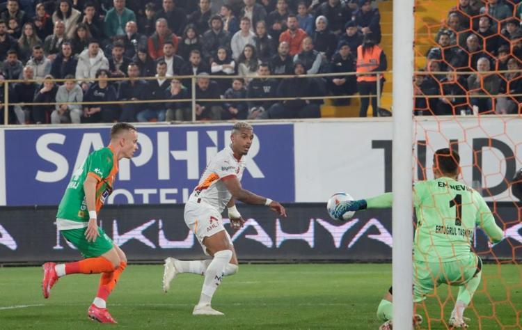 Galatasarayda Leroy Sane sesleri Dursun Özbek resmen açıkladı, taraftar çıldıracak