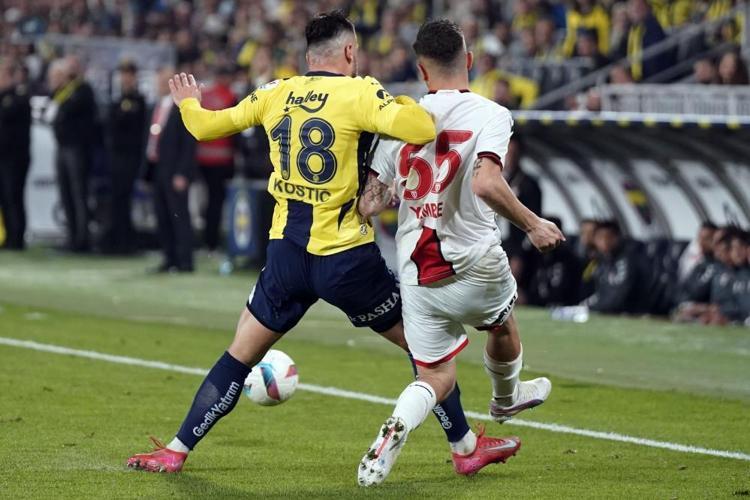 Fenerbahçede Beşiktaş derbisi öncesi kriz Kostic yaktı, Mert Müldür, Levent Mercan ve Oğuz Aydın sıraya girdi