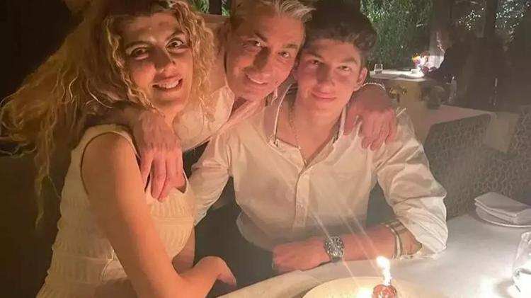 Baba oğul bu kadar benzer Erkan Petekkaya ile oğlu Cem ödül törenine katıldı