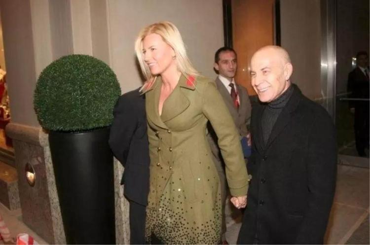 YENİ POZUNU YAYINLADI
