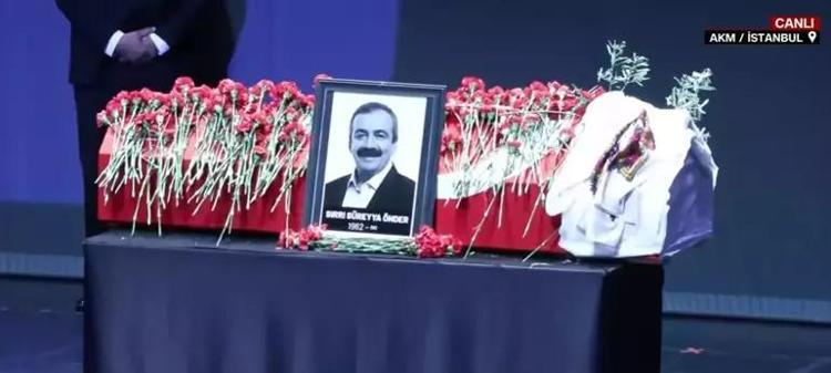 TABUTTA ZEYTİN DALI DİKKAT ÇEKTİ