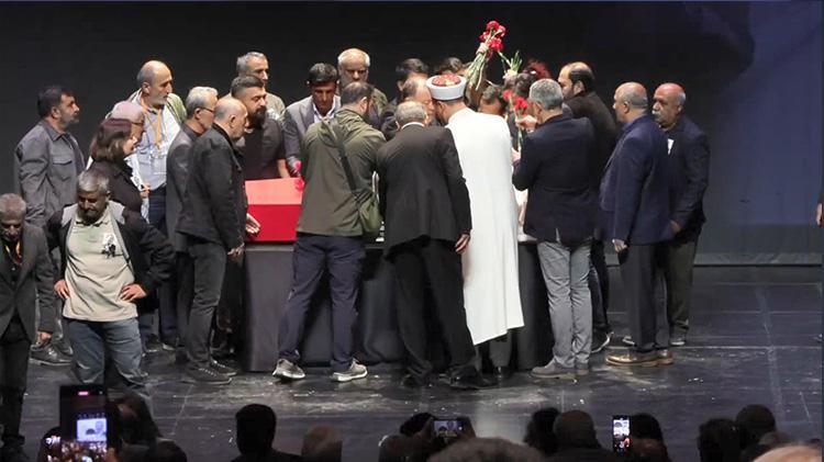 Sırrı Süreyya Öndere acı veda Annesinin ağıtları yürekleri dağladı